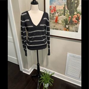 Cute Vertigo Paris V neck sweater